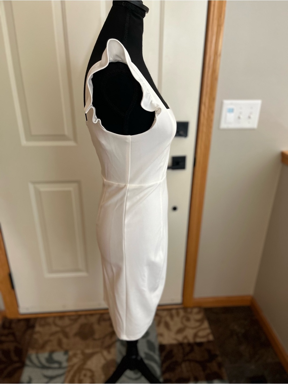 New Lulu’s White Square-Neck sweetheart ruffle bodycon mini dress. Small - Picture 2 of 14